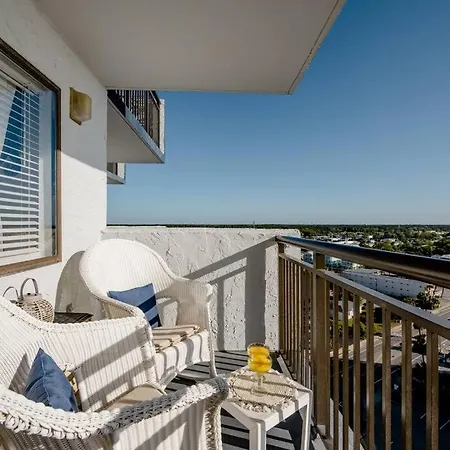 Royal Retreat-Amazing View-King Bed-1 Bedroom-Full Kitchen-Free Parking-Self Check-In-3